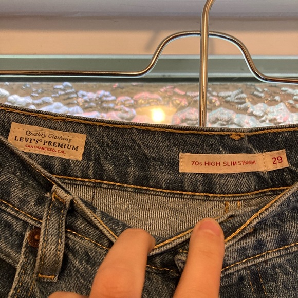 Lightly worn Levi’s 70’s high rise slim straight in Sonoma Case - Picture 4 of 6